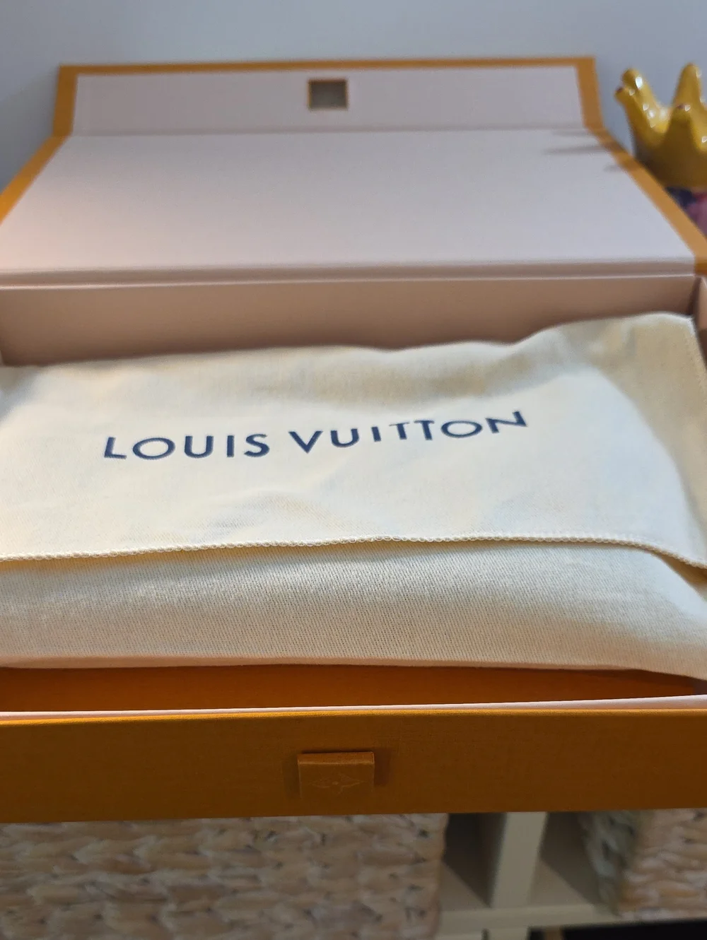 Louis Vuitton Monogram Medium Key Pouch Dust Bag Box Papers Like New Giftable